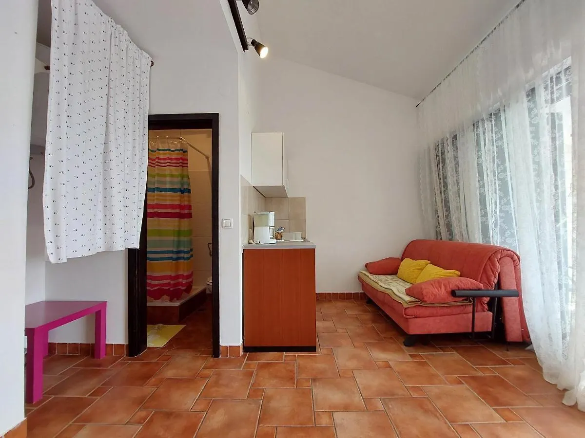 Apartments Ilija Jadranovo