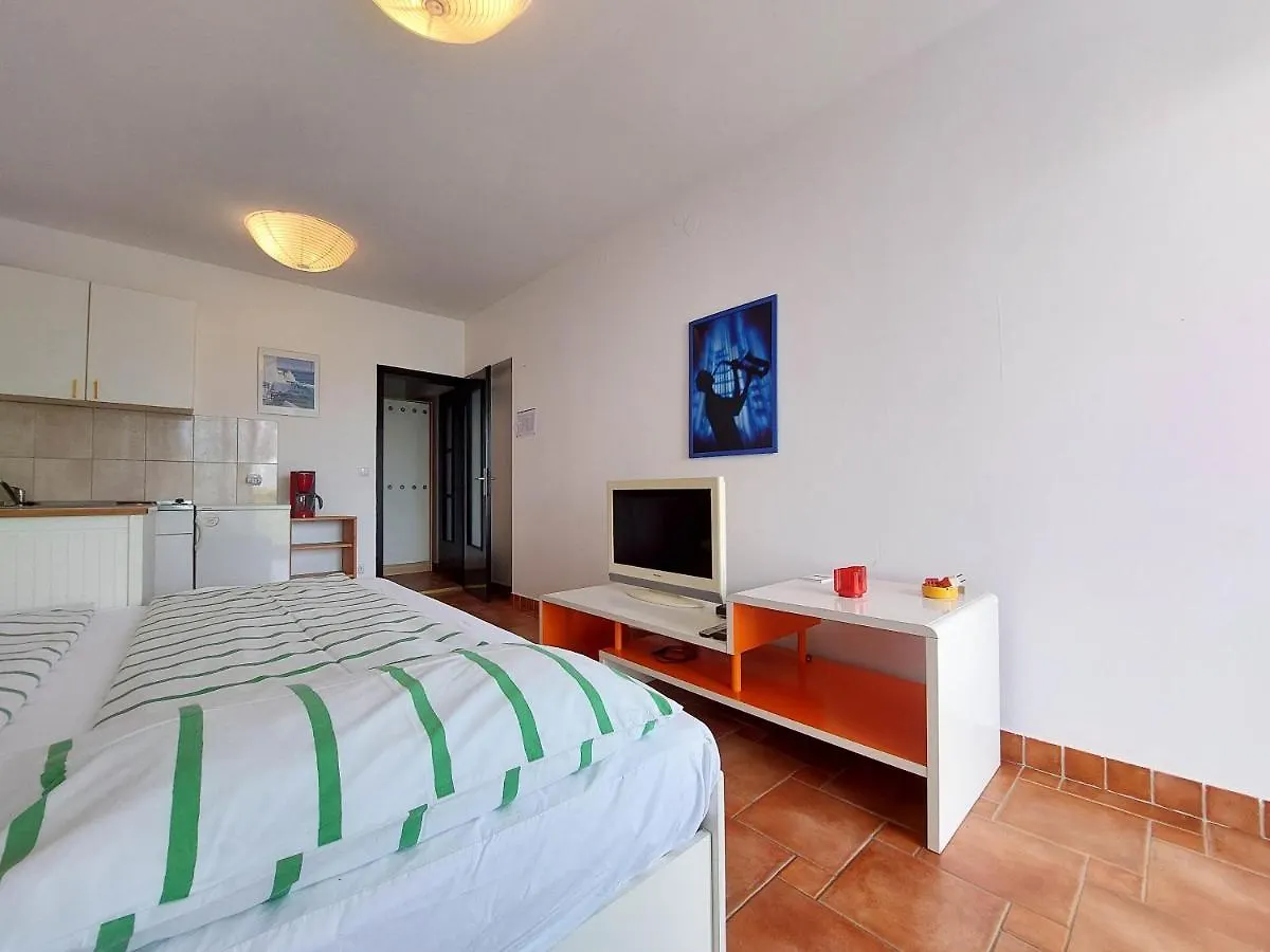 Apartments Ilija Jadranovo