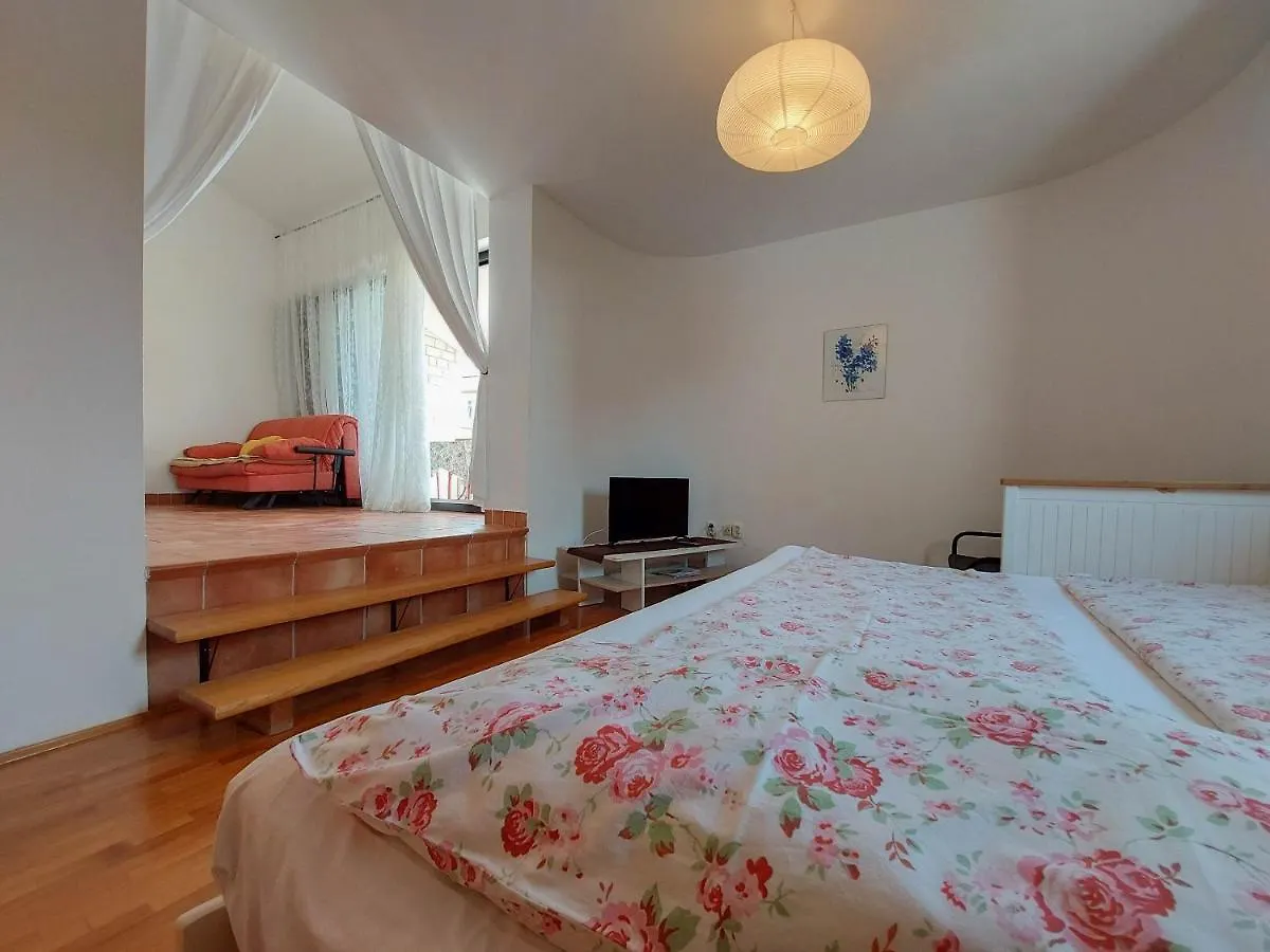 Apartments Ilija Jadranovo 0*,