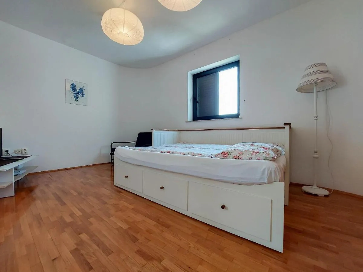 Apartments Ilija Jadranovo