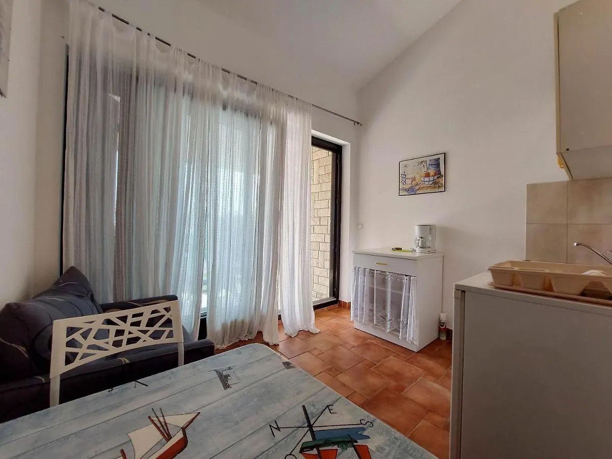 Apartments Ilija Jadranovo